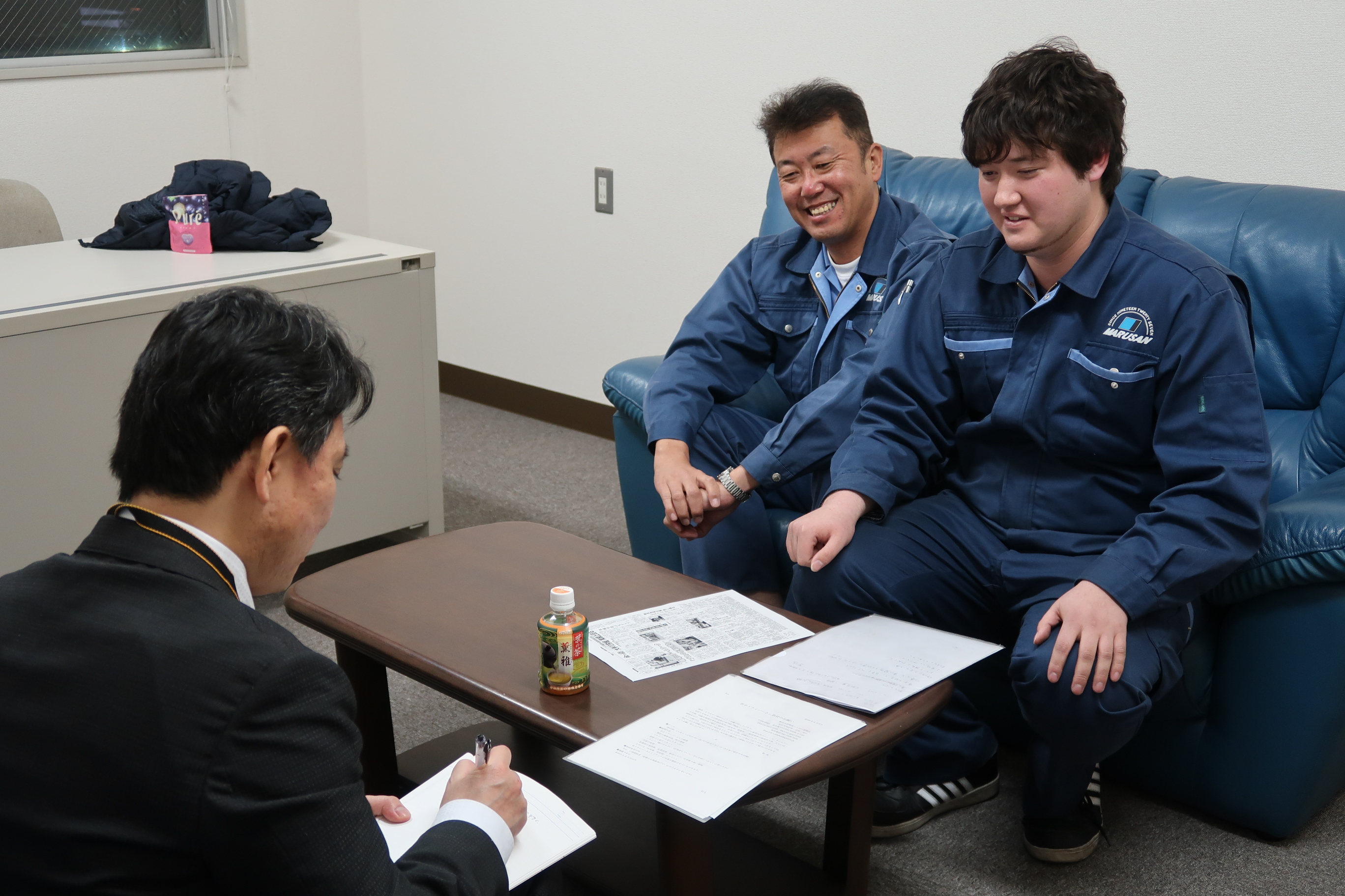 ★車高制限のある輸配送区間や駐車場などにも輸配送が可能な２ｔ車を導入しました。★